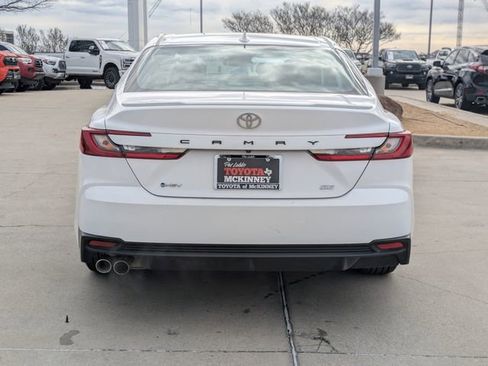 Used 2025 Toyota Camry SE image 7