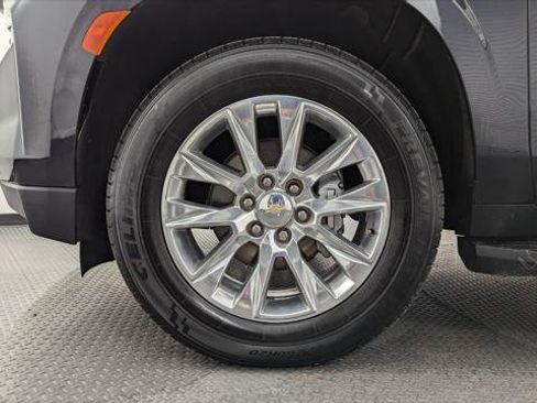 Used 2023 Chevrolet Suburban Premier image 31