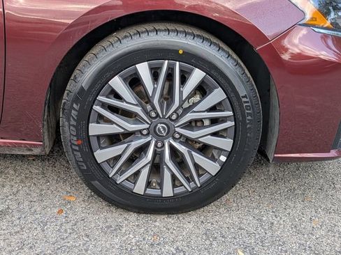 Used 2025 Nissan Altima 2.5 SV image 11