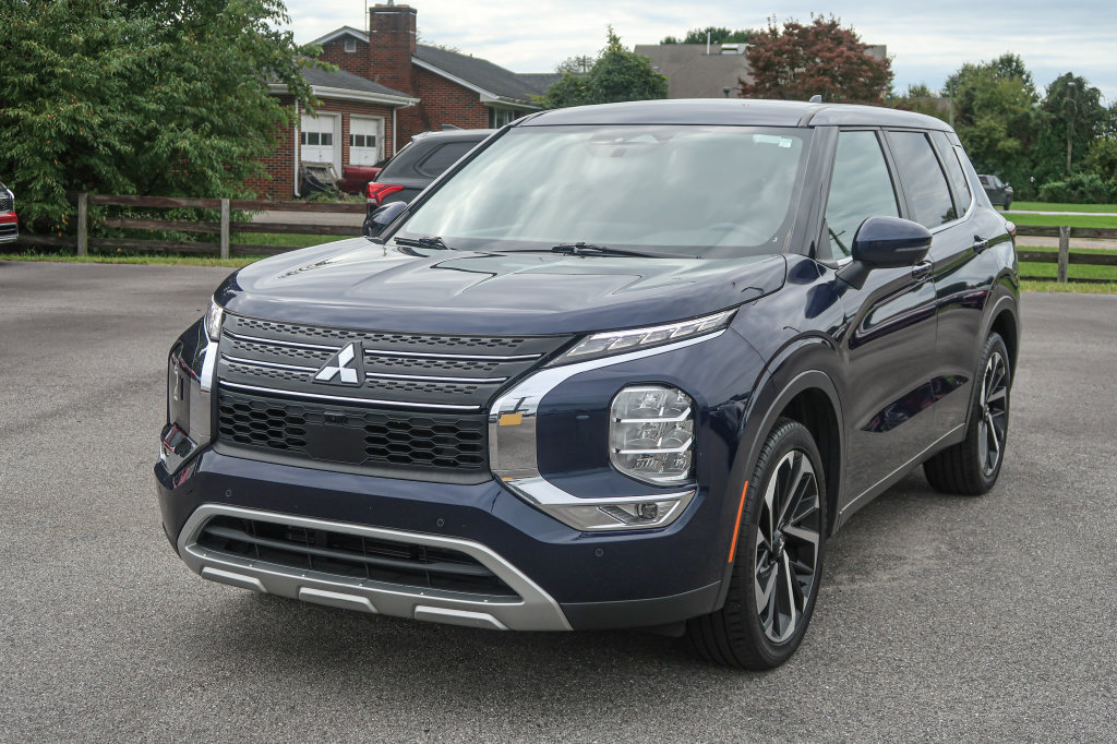 Used 2024 Mitsubishi Outlander AWD image 4
