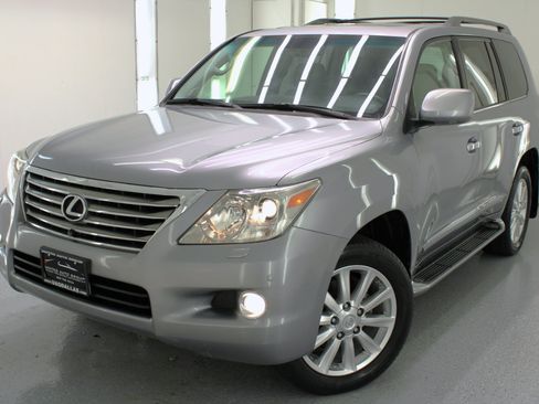 Used 2009 Lexus LX 570 4WD image 2