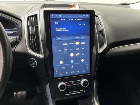 Used 2022 Ford Edge Titanium image 16