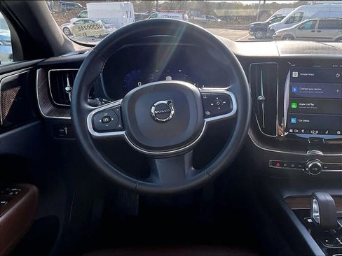 Used 2022 Volvo XC60 B5 Momentum AWD/4WD image 17