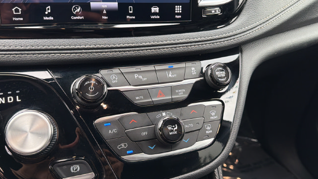 Used 2026 Chrysler Pacifica Limited w/ S Appearance Package FWD image 31