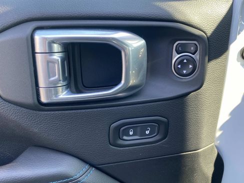 Certified 2023 Jeep Wrangler Rubicon w/ Cold Weather Group image 23