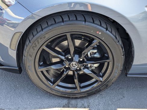 Used 2021 MAZDA MX-5 Miata Club w/ Appearance Package RWD image 13