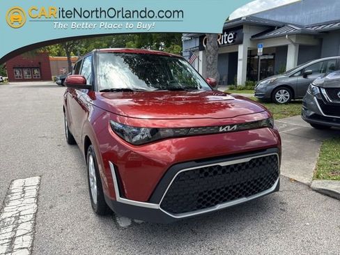 Used 2025 Kia Soul LX w/ LX Technology Package FWD image 1