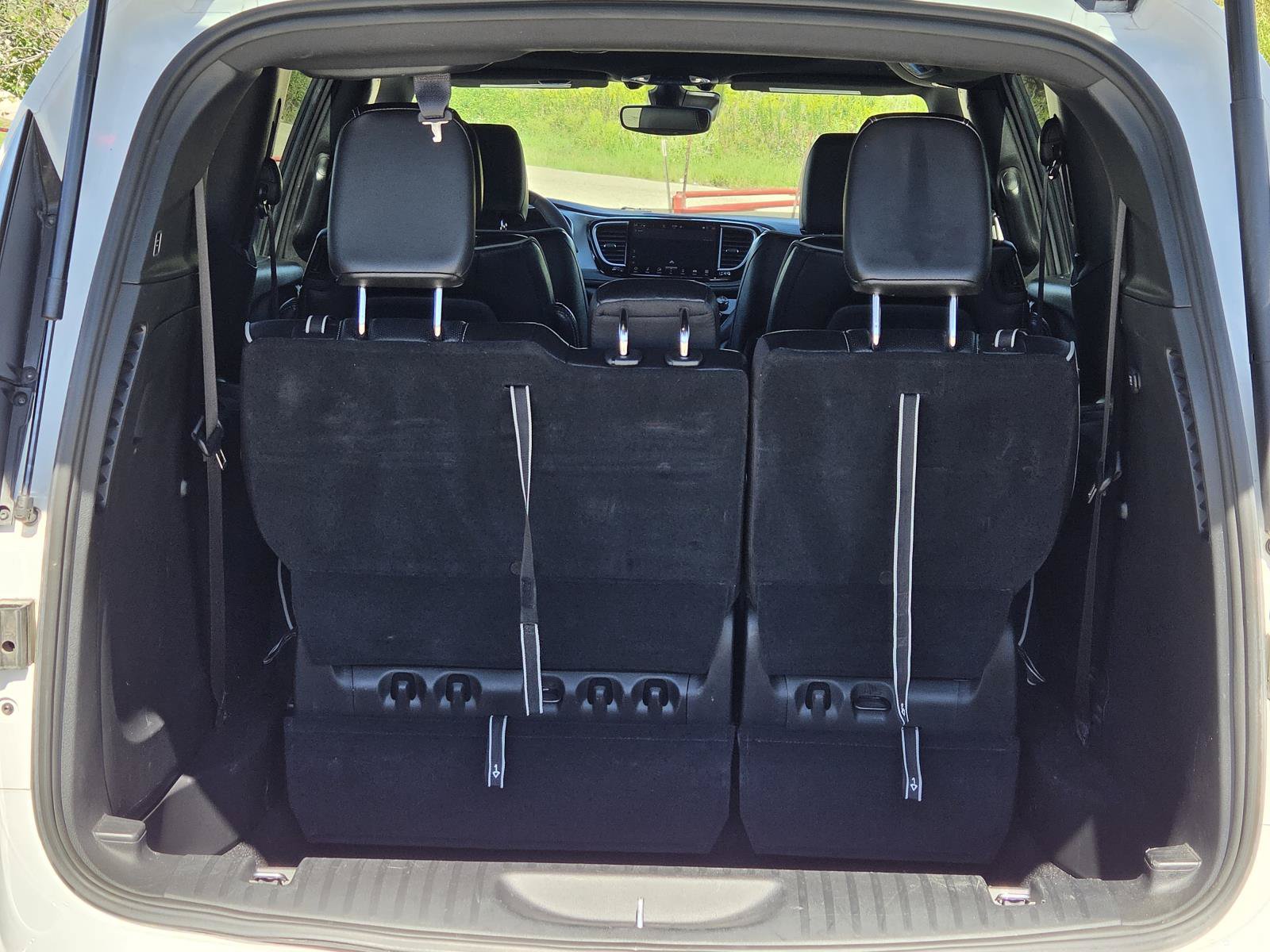 Used 2025 Chrysler Pacifica Limited FWD image 10