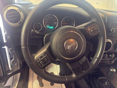 Used 2015 Jeep Wrangler Sahara w/ Connectivity Group AWD/4WD image 17