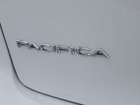 New 2026 Chrysler Pacifica Select image 8