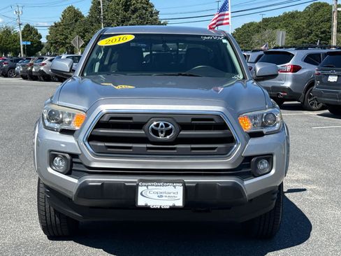 Used 2016 Toyota Tacoma SR5 w/ SR5 Appearance Package (SN) AWD/4WD image 2