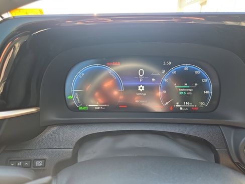 Used 2025 Toyota Crown Signia image 17