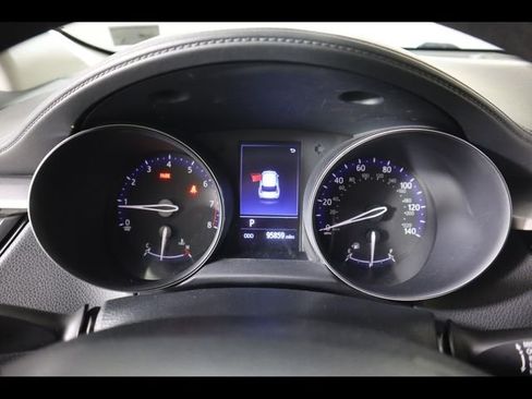 Used 2020 Toyota C-HR LE FWD image 22