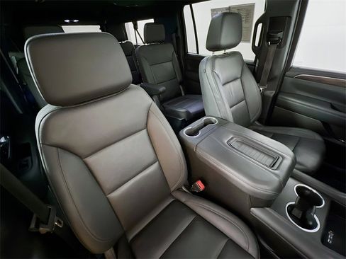 Used 2022 Chevrolet Suburban LT w/ LT Signature Plus Package image 29