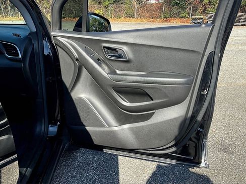 Certified 2021 Chevrolet Trax LT image 25