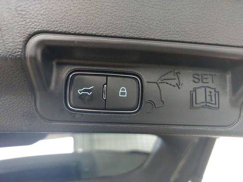 Used 2022 Ford Explorer XLT w/ Equipment Group 202A AWD/4WD image 14