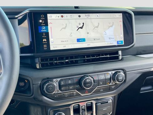 Used 2025 Jeep Wrangler Sahara image 15