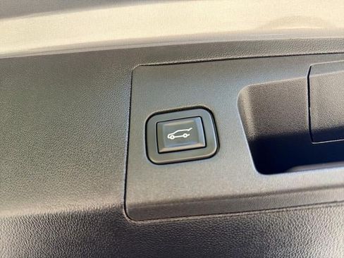 Used 2025 Cadillac XT5 Premium Luxury w/ Technology Package AWD/4WD image 13