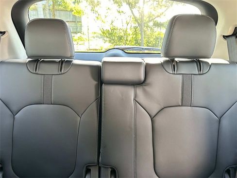 New 2025 Honda Pilot Touring image 14