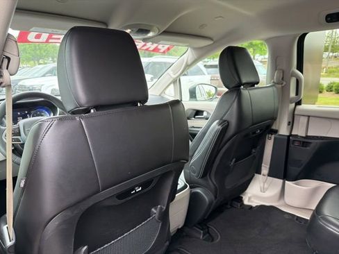 Used 2023 Chrysler Pacifica Touring-L FWD image 30