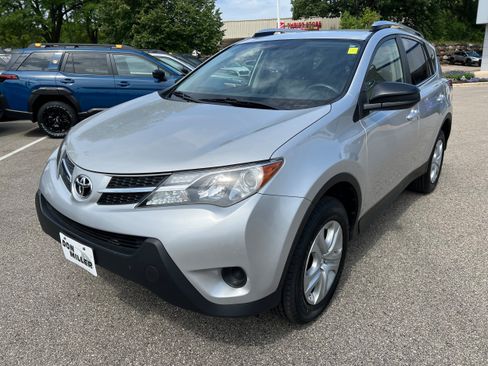 Used 2015 Toyota RAV4 LE AWD/4WD image 3