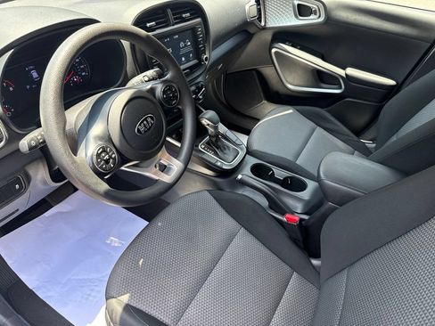 Used 2020 Kia Soul LX FWD image 9