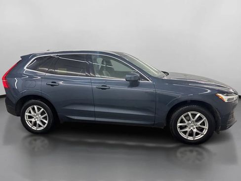 Used 2019 Volvo XC60 T5 Momentum w/ Multimedia Package image 11