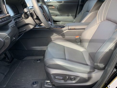 Used 2025 Toyota Crown Signia image 10