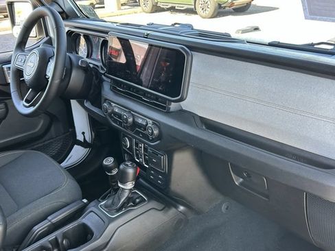 Used 2024 Jeep Wrangler Unlimited Sport AWD/4WD image 13