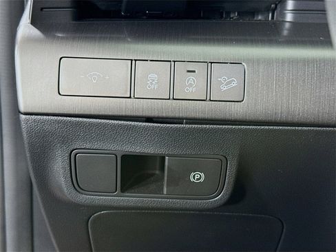 Certified 2025 Hyundai Kona SE image 19