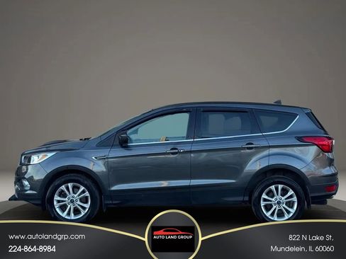 Used 2019 Ford Escape SE image 2