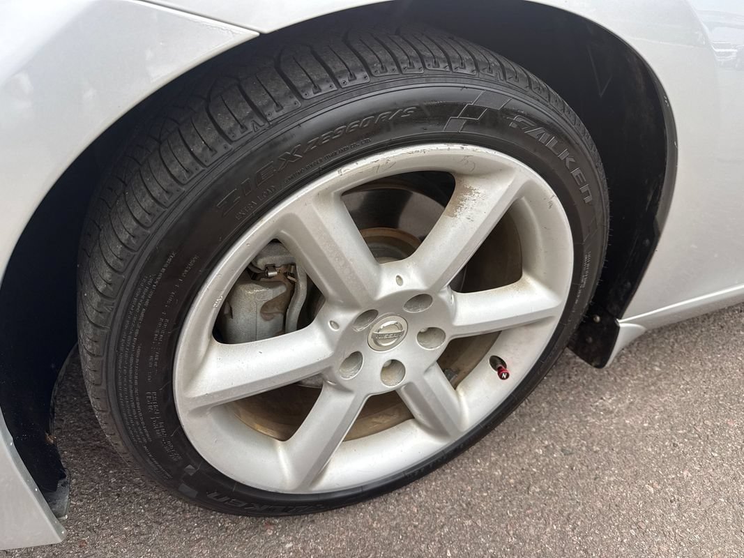 Used 2011 Nissan 370Z Coupe RWD image 13
