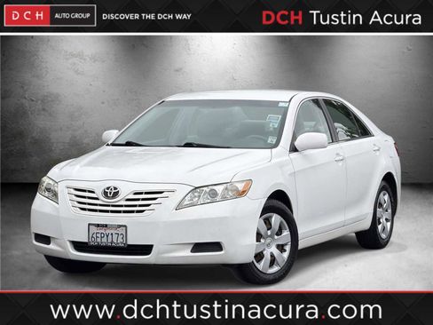 Used 2009 Toyota Camry LE FWD image 1