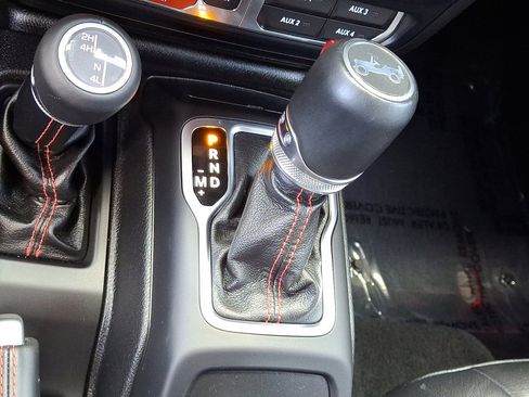 Used 2019 Jeep Wrangler Unlimited Rubicon w/ Dual Top Group image 27