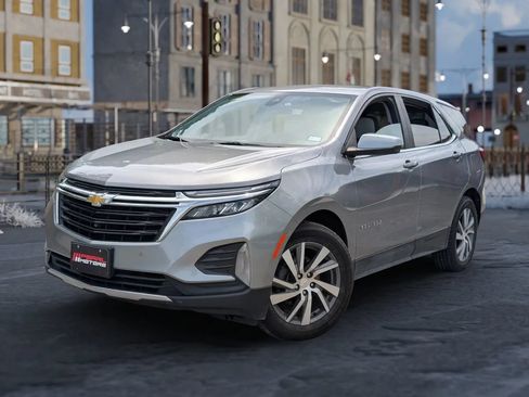 Used 2023 Chevrolet Equinox LT FWD image 3