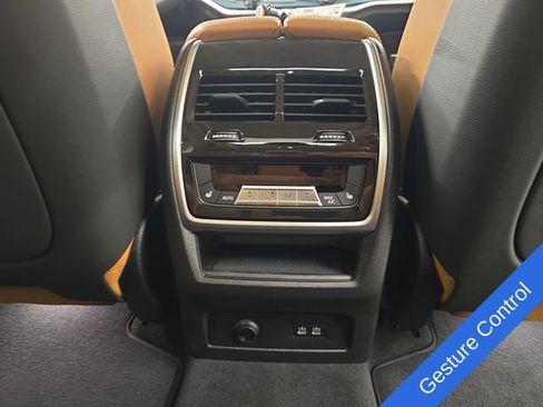 Used 2025 BMW X7 xDrive40i w/ Premium Package AWD/4WD image 17