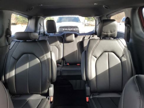 New 2026 Chrysler Pacifica Select image 13