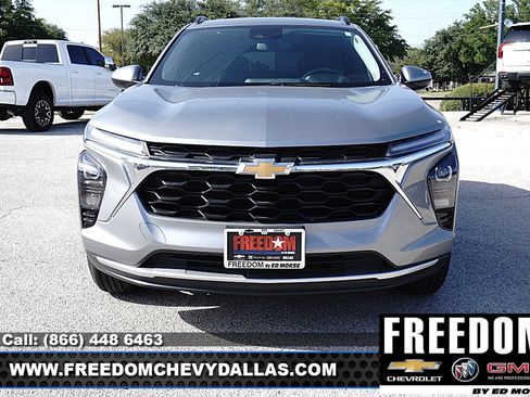 Certified 2025 Chevrolet Trax LT w/ Driver Confidence Package FWD image 2