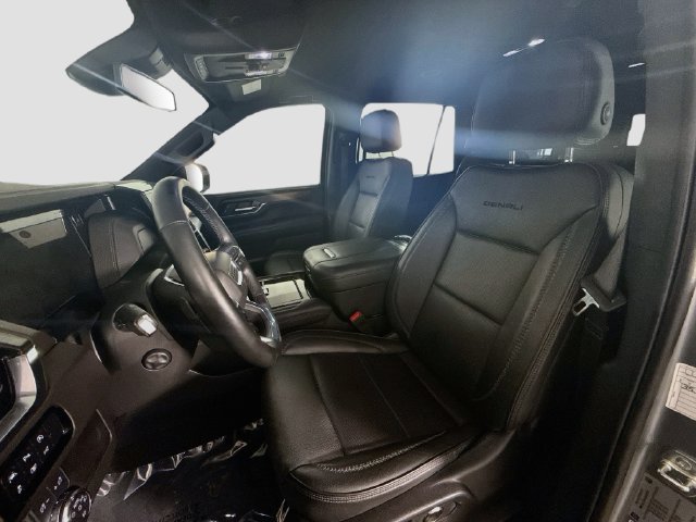 Used 2025 GMC Yukon Denali RWD image 21