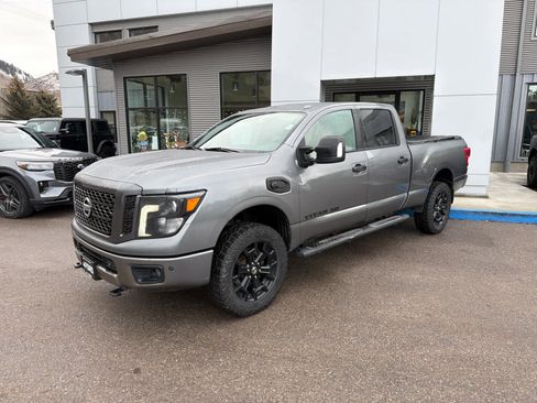 Used 2018 Nissan Titan SL w/ Midnight Edition image 18