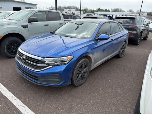 Used 2024 Volkswagen Jetta SE image 4