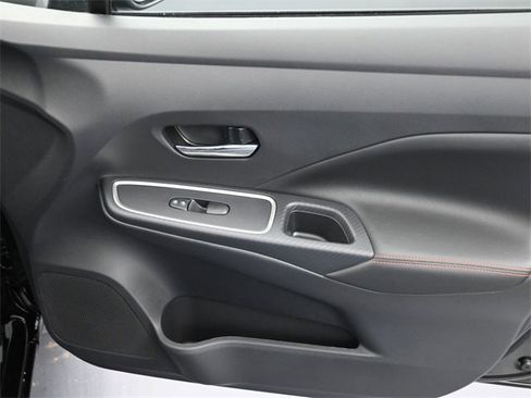 New 2025 Nissan Versa SR w/ Trunk Package image 31