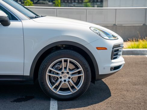 Certified 2022 Porsche Cayenne AWD/4WD image 9