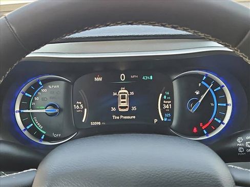 Used 2024 Chrysler Pacifica Limited FWD image 11