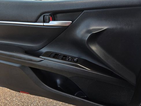 Used 2022 Toyota Camry LE w/ Carpet Mat Package (TMS) FWD image 13