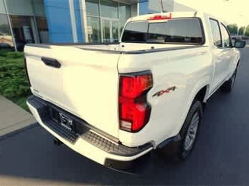 New 2025 Chevrolet Colorado LT w/ LT Convenience Package AWD/4WD image 3