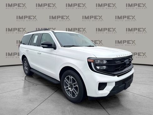 Used 2025 Ford Expedition Active RWD image 4