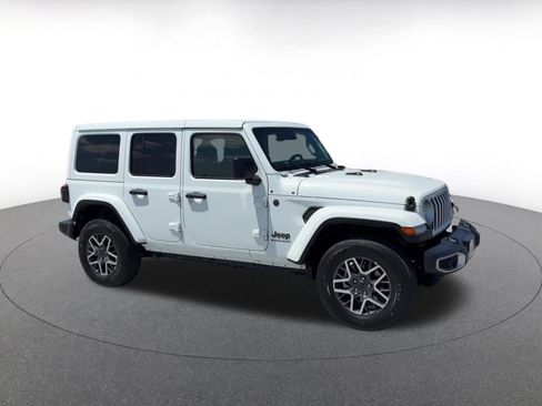 Used 2025 Jeep Wrangler Unlimited Sahara AWD/4WD image 2