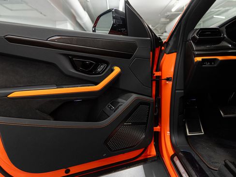 Used 2025 Lamborghini Urus SE image 19