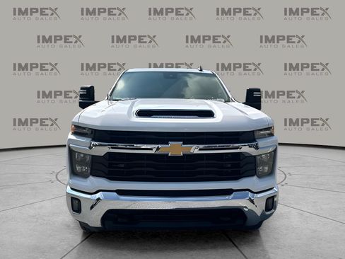 Used 2024 Chevrolet Silverado 2500 LT AWD/4WD image 9